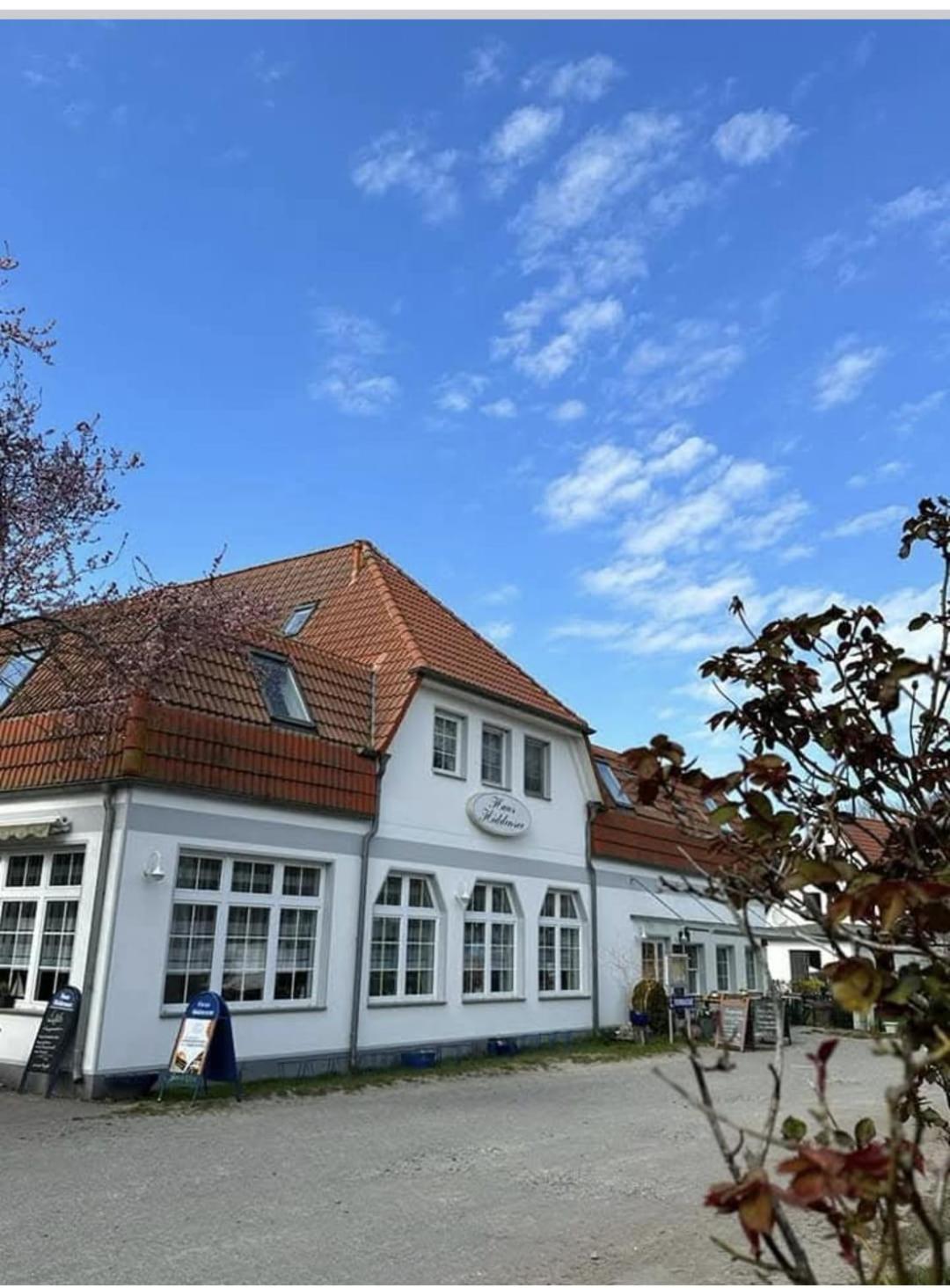 Pension & Restaurant Haus Hiddensee Kloster Exterior photo