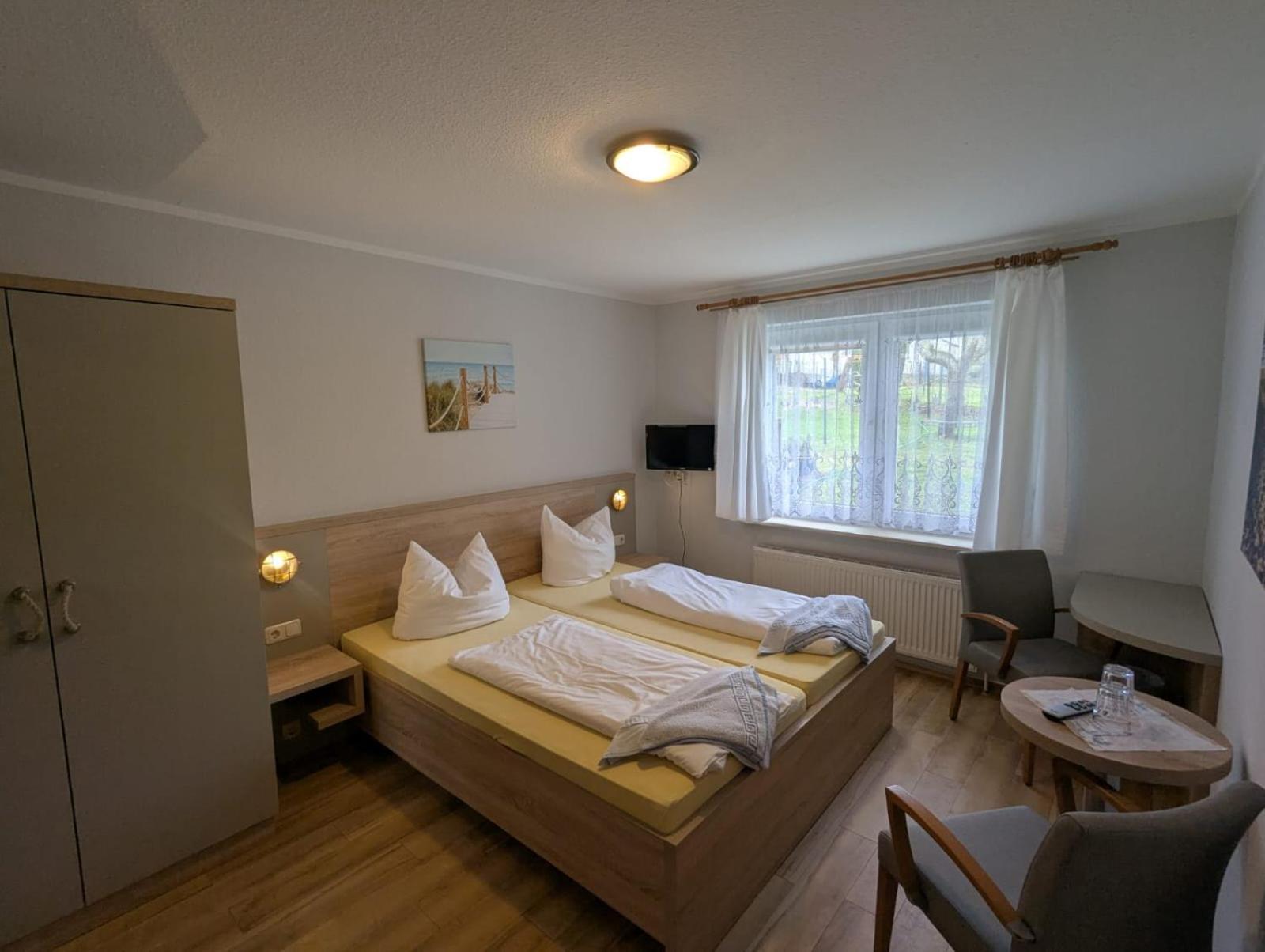 Pension & Restaurant Haus Hiddensee Kloster Exterior photo